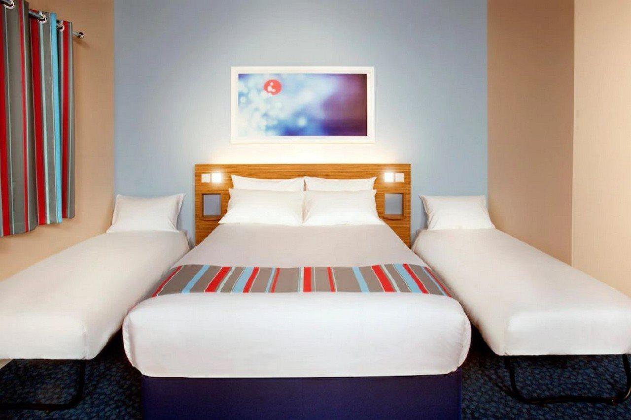 Travelodge Swindon Central Dış mekan fotoğraf