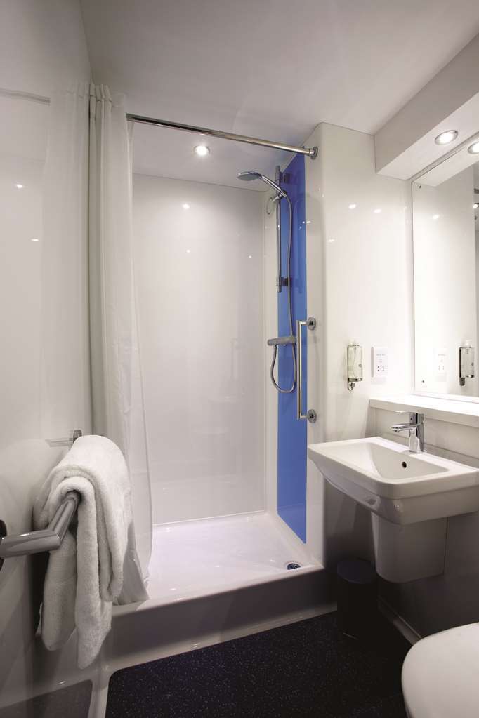 Travelodge Swindon Central Oda fotoğraf