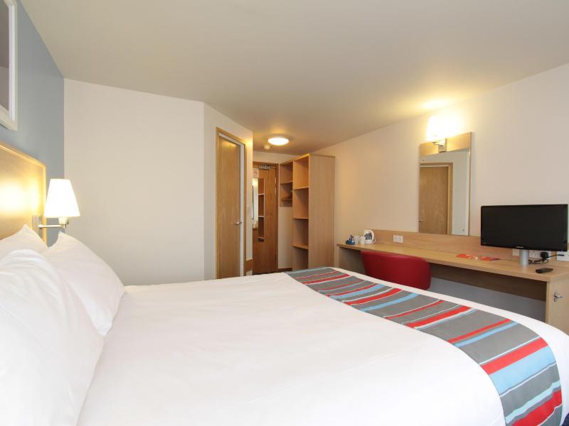 Travelodge Swindon Central Dış mekan fotoğraf
